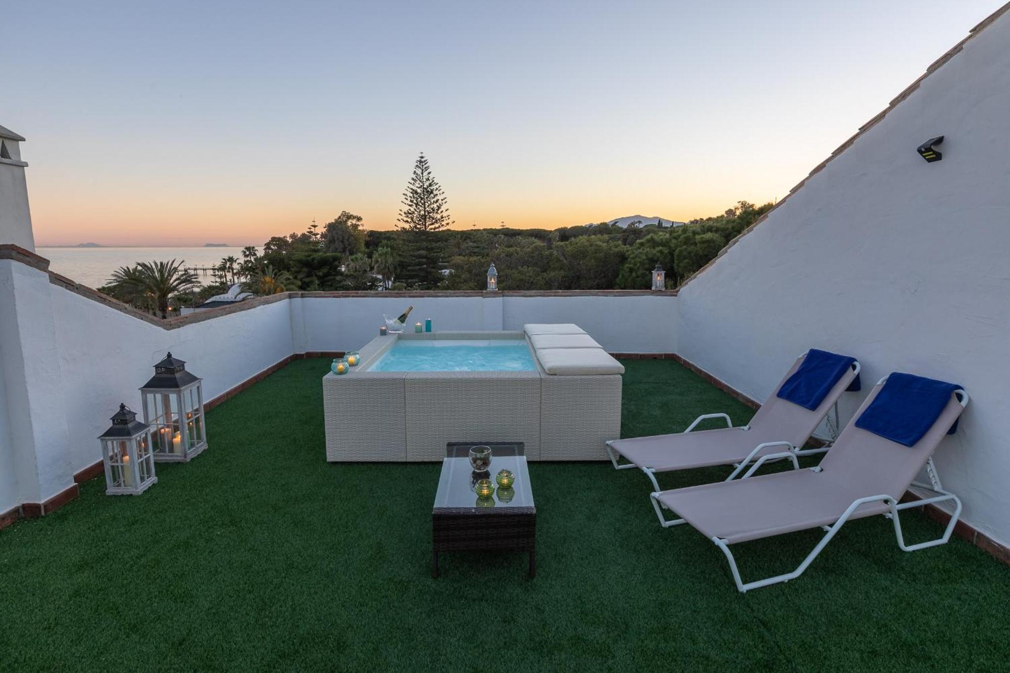 Vacation Marbella I Las Canas Beachfront Haven, Sea View, Jacuzzi, Golden Mile, Duplex Penthouse, 24-7 Security Lejlighed Eksteriør billede