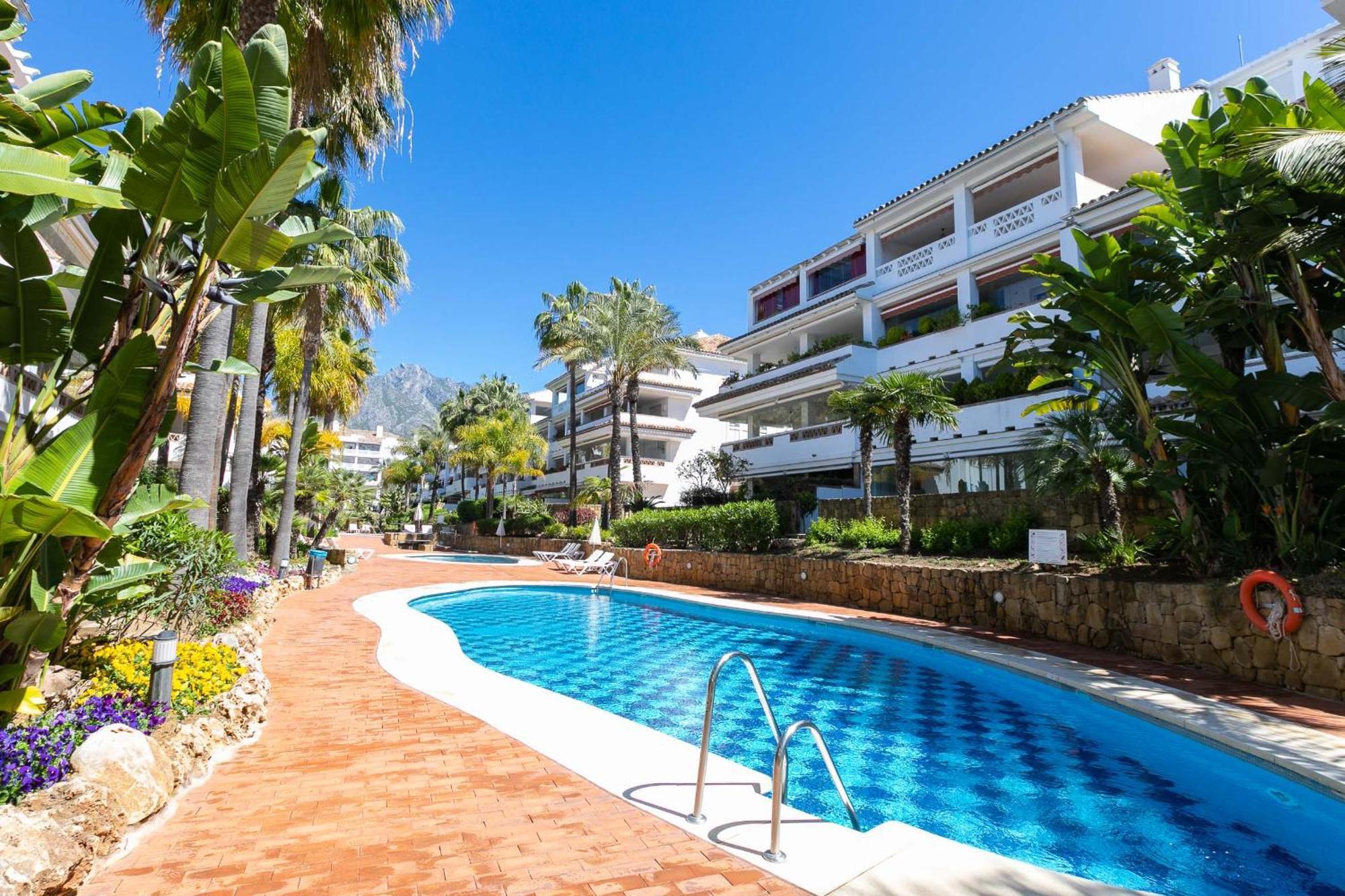 Vacation Marbella I Las Canas Beachfront Haven, Sea View, Jacuzzi, Golden Mile, Duplex Penthouse, 24-7 Security Lejlighed Eksteriør billede